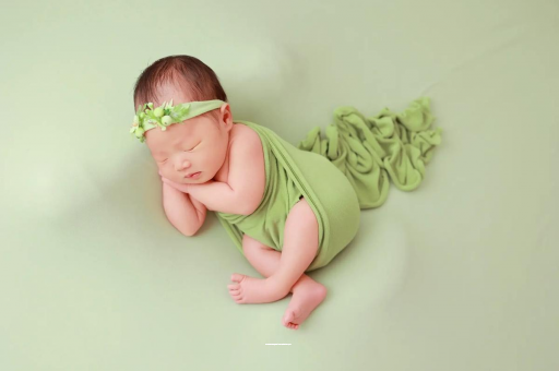 雅安宝宝边吃边拉正常吗